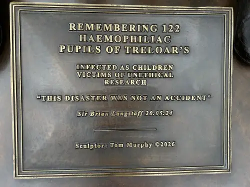 Reloar Plaque